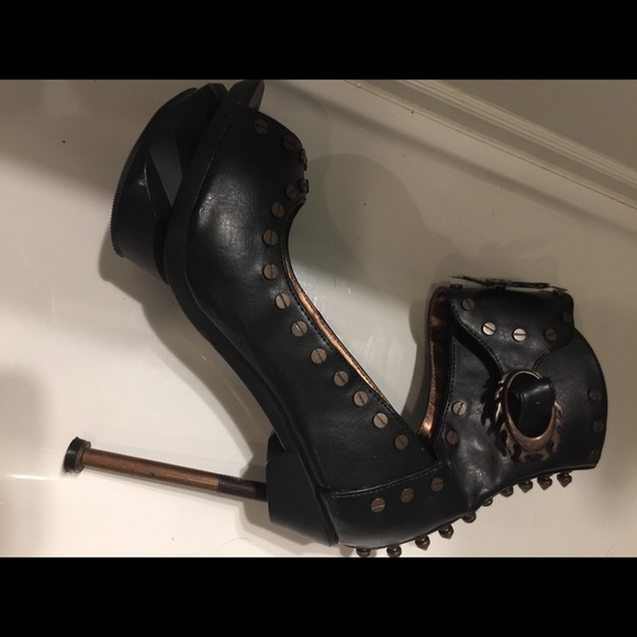 Shoes - Picture 2 of 3